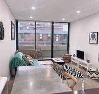 KOZYGURU WATERLOO KOZY 2 BED APT 10MIN TO CBD NWA005-2402 - Your Accommodation