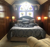Krinklewood Cottage  Train Carriages