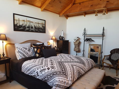 La Maison Riviere - THE RIVER HOUSE Bed & Breakfast - Your Accommodation 3