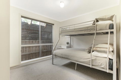 Lake House - Your Accommodation 2