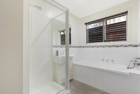 Lake House - Your Accommodation 3
