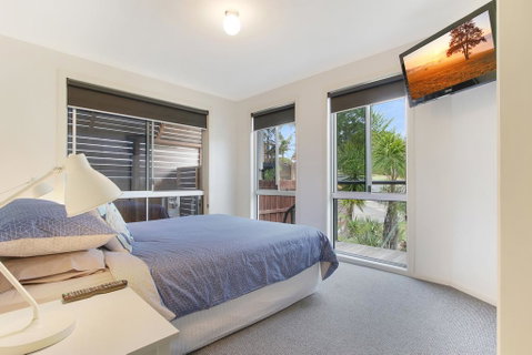 Lake House - Your Accommodation 1