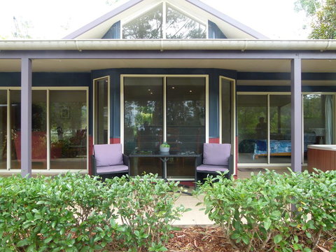 Lake Russell Lakeside Retreat - Your Accommodation 2