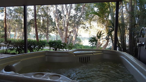 Lake Russell Lakeside Retreat - Your Accommodation 0