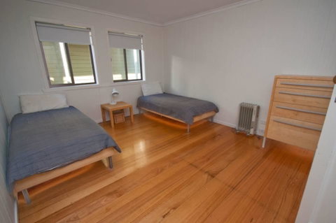 Lake Tyres Beach House - Your Accommodation 3