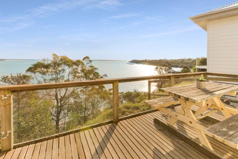 Lakescapes Cottage - 180 Degree Panoramic Views - Your Accommodation 2