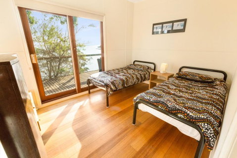 Lakescapes Cottage - 180 Degree Panoramic Views - Your Accommodation 3