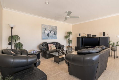 Lakeshore Apartments - Unit 5 - Your Accommodation 3
