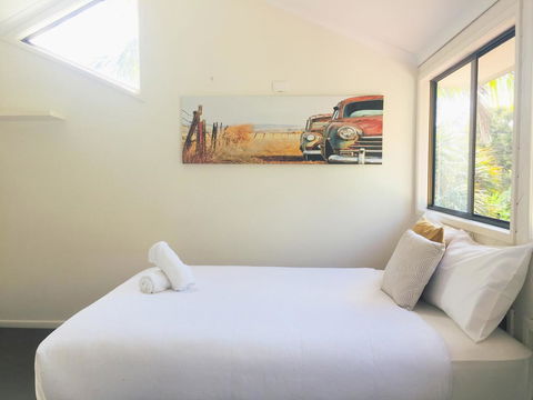 Lakeside Beach House - Hostie Properties - Your Accommodation 2