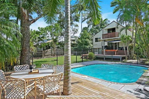 Lakeside Beach House - Hostie Properties - Your Accommodation 0