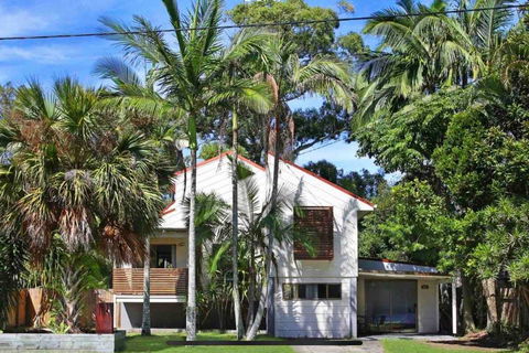 Lakeside Beach House - Hostie Properties - Your Accommodation 1