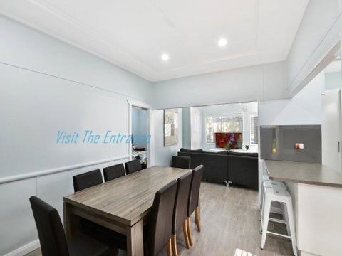 Lakeside House & Cabin - Your Accommodation 3