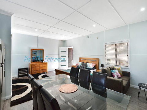 Lakeside House & Cabin - Your Accommodation 1