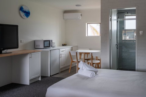 Lakeside Inn - Your Accommodation 0
