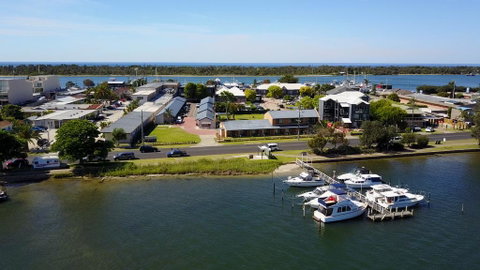 Lakeside Motel Waterfront - Your Accommodation 3
