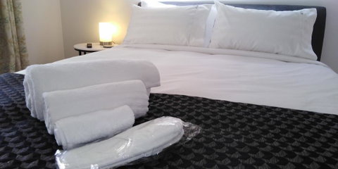 Lakeside Retreat & Business - Your Accommodation 2