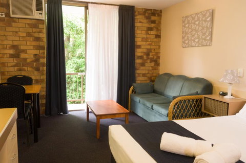 Lancaster Court Motel - Your Accommodation 1
