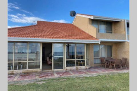 Lands Edge - Your Accommodation 1