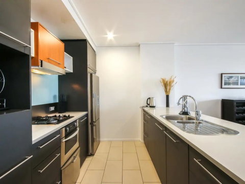 Large 3 Bedroom Apartment With River Views Near The Stadium - Your Accommodation 1