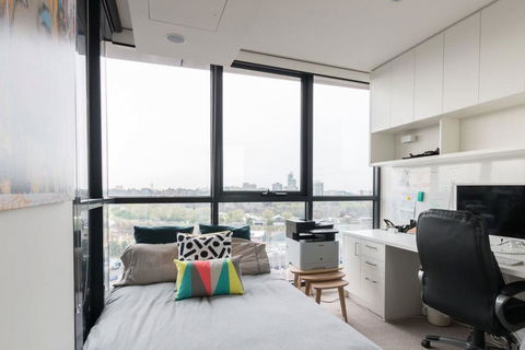 Laurent Balcony Views Steps From Laneway Vibes - Your Accommodation 1