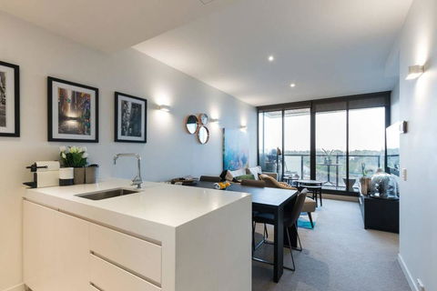 Laurent Balcony Views Steps From Laneway Vibes - Your Accommodation 0