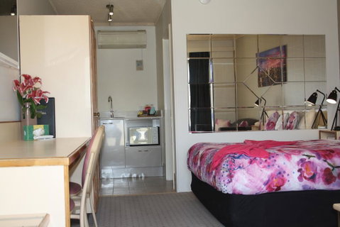 Leagues Motel - Your Accommodation 2