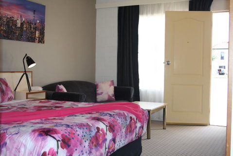Leagues Motel - Your Accommodation 0