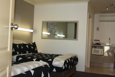 Leagues Motel - Your Accommodation 3