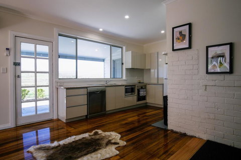 Leichhardt Cottages - Your Accommodation 2