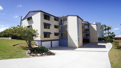 Levuka Unit 12, 14 Moreton Pde - Your Accommodation 3