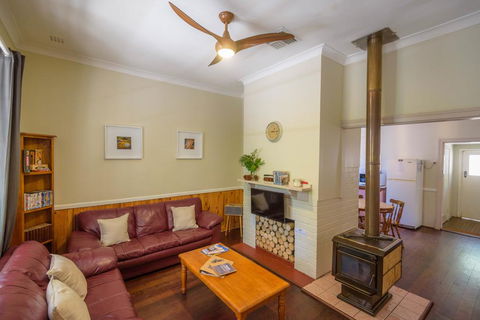 Lewana Cottages - Your Accommodation 2