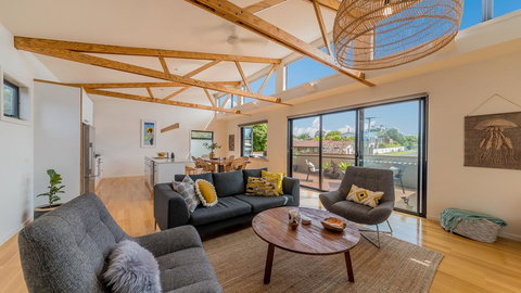 Luxe Townhouse - Linen/WiFi Included - Your Accommodation 1