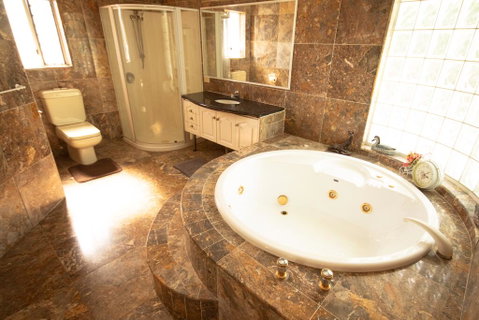 Luxuary Self-contained Living With Spa. - Your Accommodation 0