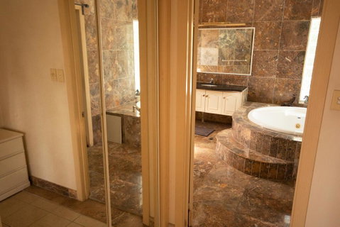Luxuary Self-contained Living With Spa. - Your Accommodation 1