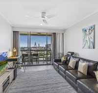 Luxurious harbour view apartment steps from city - Your Accommodation