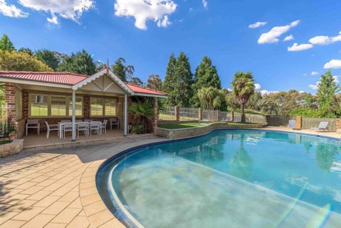 Luxurious Home On 5 Acres, Close To CBD - Sleeps 18 - Your Accommodation 1