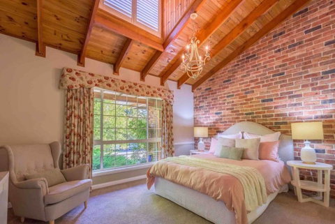 Luxurious Home On 5 Acres, Close To CBD - Sleeps 18 - Your Accommodation 2
