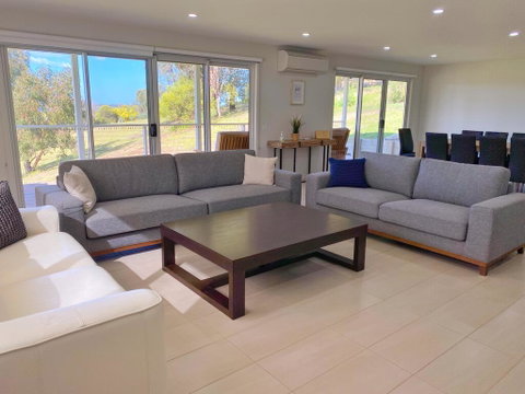 Luxury 3BR Home With KING Bed Metung - Your Accommodation 3