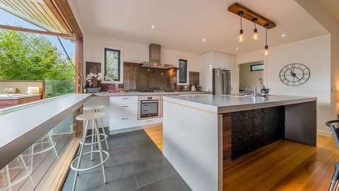 LUXURY BY THE SEA - CLOSE TO THE BEACH - Your Accommodation 3