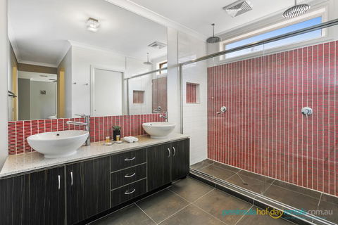 Luxury Coastal Escape - Your Accommodation 3