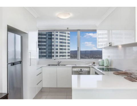 Luxury Holiday Escape High Above Surfers Paradise - Your Accommodation 3