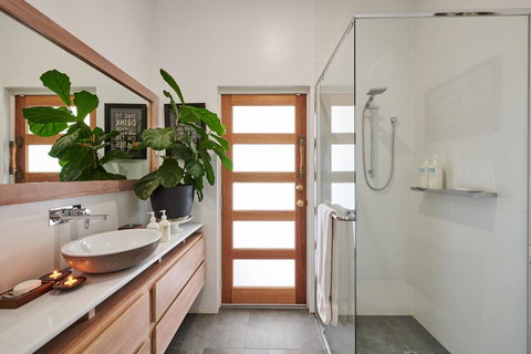 Luxury On Vincent - Your Accommodation 1