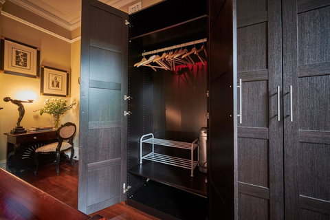 Luxury On Vincent - Your Accommodation 2