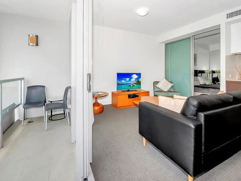Luxury Waterfront Escape On The Harbour 315 - Your Accommodation 3