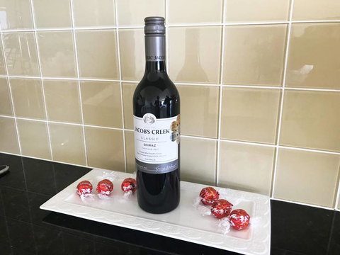 Luxury Waterfront Maroochydore Free Wine Netflix Parking - Your Accommodation 3