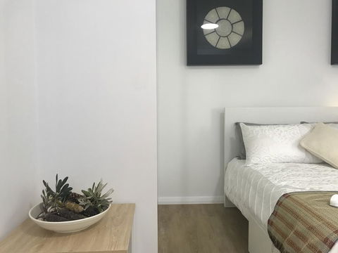 M207 Within The Free Transit Zone. Central Studio - Your Accommodation 2