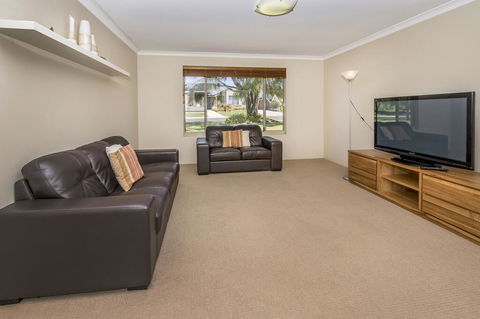 Macs Manor - Your Accommodation 3