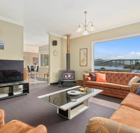 Manfield City Waterfront View Cottage - Your Accommodation