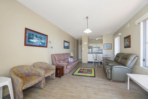 Marine Court - The Entrance - Your Accommodation 3