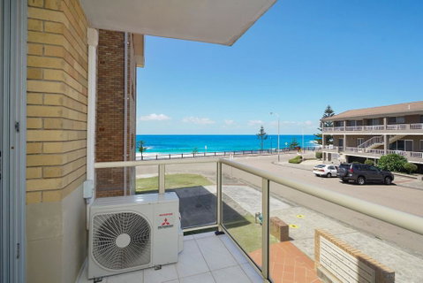 Marine Court - The Entrance - Your Accommodation 0